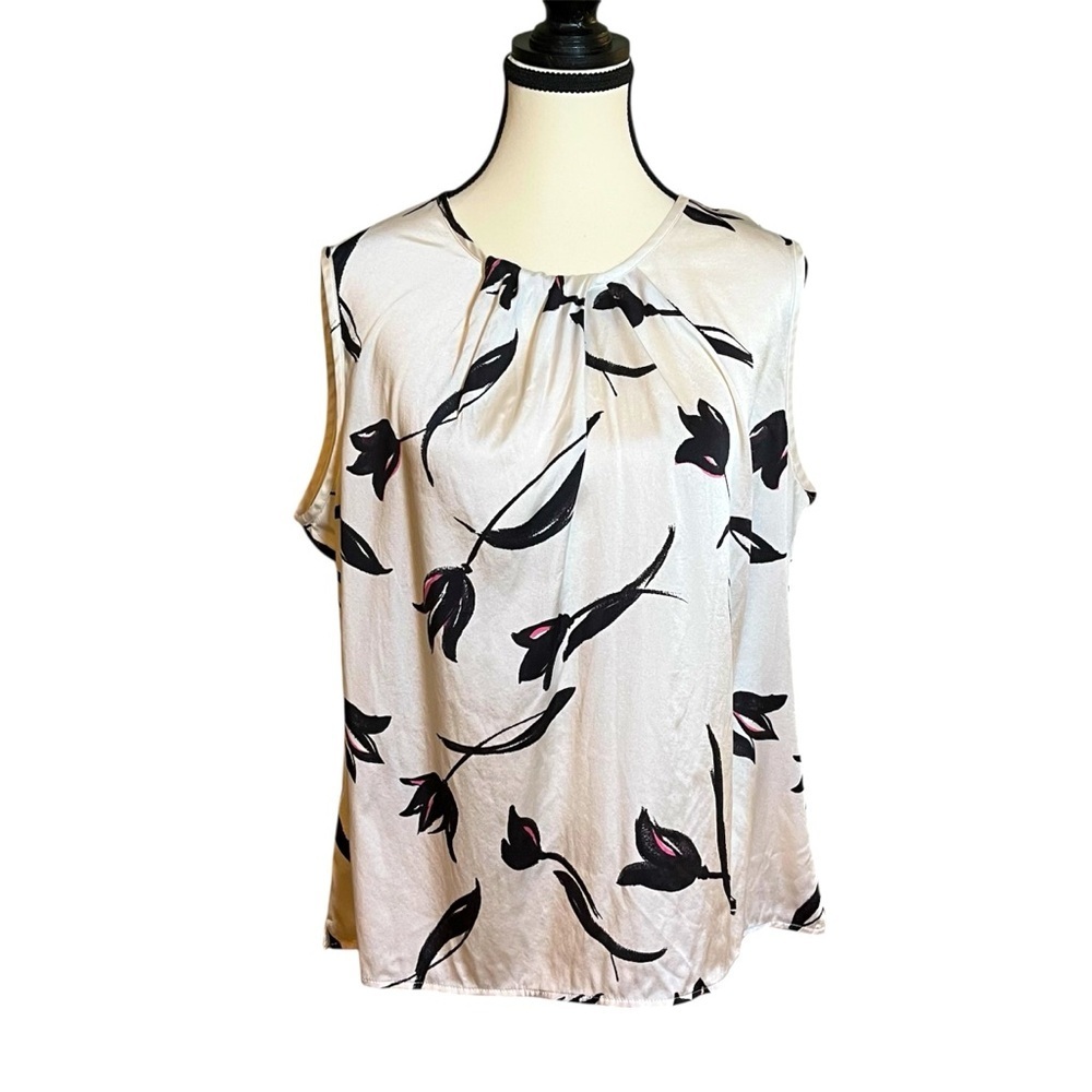 St John Silk Floral Top Blouse Black White Tulip Sleeveless Women’s Size Large